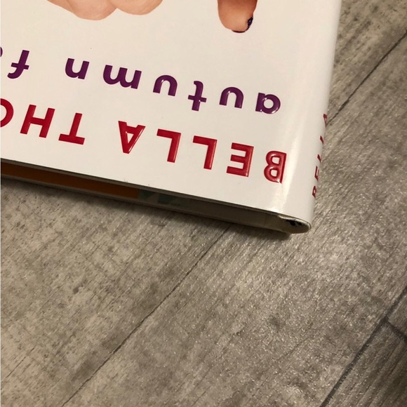 "Autumn Falls" YA Hardcover Book - Book 1 - by Disney actress Bella Thorne - Picture 6 of 11